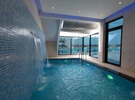 La Fontaine Lagoon Resort，位于杜拉特阿拉尔的酒店