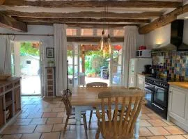 Sleeps 6 Vineyard Escape- PetsOK & Airport Access