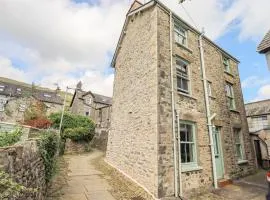 2 Kings Yard