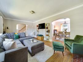 Historic Detroit Bungalow Pet and Family Friendly，位于底特律的酒店