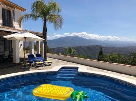 Casa Rural Finca Volando in the mountains of Málaga，位于Comares的酒店