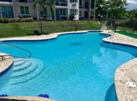 Lovely 2 bedroom condo with pool and beach access