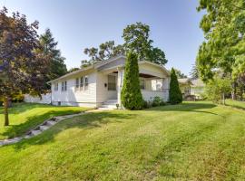 Lovely Home in South Bend Walk to Notre Dame!，位于南本德的酒店