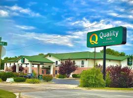 Quality Inn Junction City near Fort Riley，位于章克申城Manhattan Regional - MHK附近的酒店