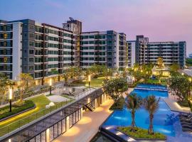 supalai city resort，位于Ban Khlong Samrong的带泳池的酒店