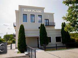 RIVER PLACE，位于皮特什蒂的酒店