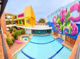 Hotel Victoria Plaza Millenium，位于库库塔San Antonio Airport - SVZ附近的酒店