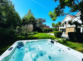 VILLA CALMA Rust Ruimte Luxe inclusief private jacuzzi，位于泽沃德的度假屋