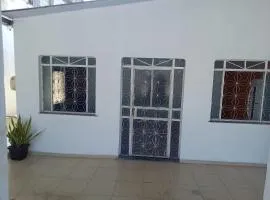 Casa com 3 quartos e varanda