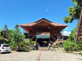 Palanta Roemah Kajoe Syariah Villa，位于Kampungdurian的山林小屋