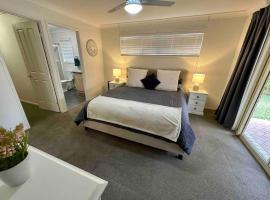 Sandstone Point and Bribie Beaches，位于Sandstone Point的酒店
