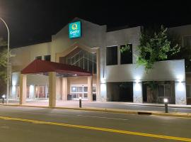Quality Inn and Conference Center Greeley Downtown，位于格里利的宠物友好酒店