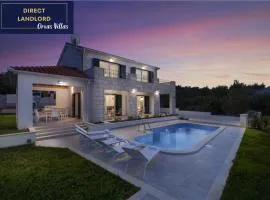 Family Villa Makarac , Perfect Getaway with Heated Pool