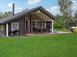 Pet Friendly Home In Rødby With Kitchen，位于勒兹比的酒店