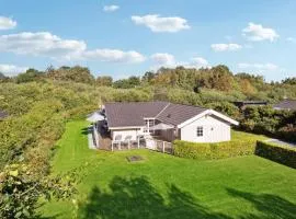 Beautiful Home In Ebeltoft With Kitchen