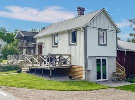 Gorgeous Home In Fengersfors With Wifi，位于Fengersfors的酒店