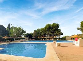 Nice Apartment In Arroyo De La Miel With Outdoor Swimming Pool，位于阿罗约德拉迷雅的酒店