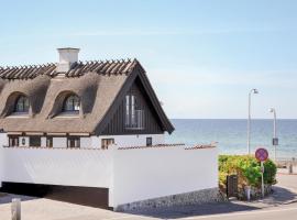 Amazing Home In Vejby With House Sea View，位于瓦伊比的酒店