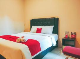 RedDoorz Syariah near Lippo Plaza Sidoarjo，位于诗都阿佐的酒店
