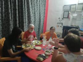 Holiday Home Stay，位于克久拉霍的住宿