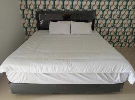 Penginapan Lamban Queens Kamar Double Bed Lantai Bawah，位于Kalianda的酒店