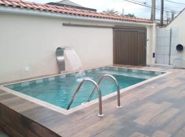 Casa espaçosa com Piscina e Churrasqueira 2 dorm，位于瓜鲁雅Iatch Club of Santos附近的酒店