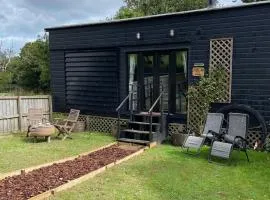 Oak Tree Lodge: Unique 2 level Shepherd's Hut: Dartmouth