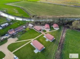 Spacious 3 Bedroom Sandstone Lodge