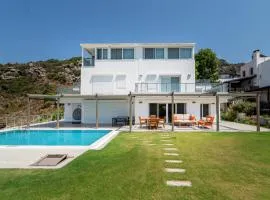 Villa w Pool Garden Patio 1 min to Beach in Bodrum