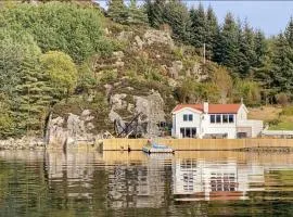 Stunning Home In Fitjar With Wifi