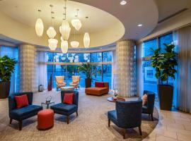 Hilton Garden Inn Alexandria Old Town National Harbor，位于亚历山德里亚亚历山大国家公墓附近的酒店