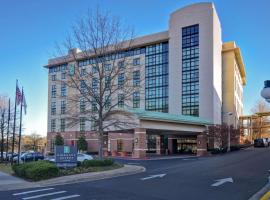 Embassy Suites by Hilton at Hot Springs Convention Center，位于温泉城的酒店