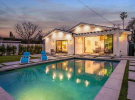 Universal Studio Stellar Home with pool and jacuzzi，位于洛杉矶的酒店