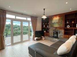 Quiet self-catering holiday home with surrounding lakes，位于Bailieborough的别墅