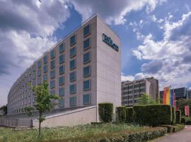 Hilton Geneva Hotel and Conference Centre，位于日内瓦Internationales Automobil-Museum附近的酒店