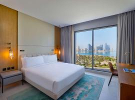 DoubleTree by Hilton Sharjah Waterfront Hotel And Residences，位于沙迦的海滩短租房