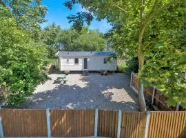 The Pollywiggle, Waxham, nr Sea Palling, Dog friendly, Private path to the beach