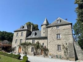 Château de la Borde à Ussel, centre-ville, proche autoroute A89，位于于塞勒的住宿加早餐旅馆