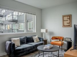 Redmond jr 1br w gym bbq nr shops SEA-631，位于雷德蒙德的酒店