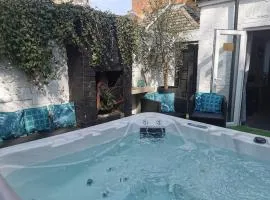 Bournemouth Beach Boutique with Hot Tub