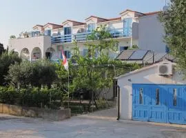 Studio apartment in Sucuraj with sea view, balcony, air conditioning, WiFi 3560-3