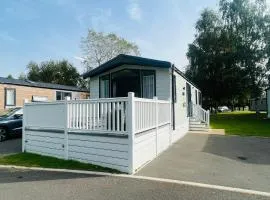 Teejay's Lodge with Hot Tub