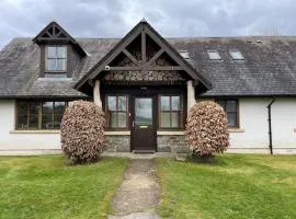 Holly Tree Lodge with Sauna near Glenshee