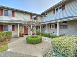Anacortes Condo - Walk to Town, Marina, and Bay!