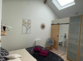 Les Iris - Chambre Erable - Petit déjeuner，位于阿瓦同的酒店