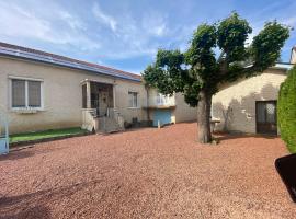 Maison au calme, 6 voyageurs，位于Riorges的酒店