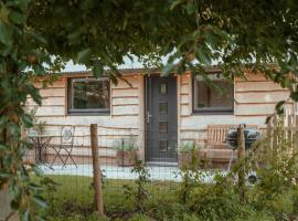 Rose Hideaway - Forest of Dean Cosy Cabin Retreat，位于Yorkley的木屋