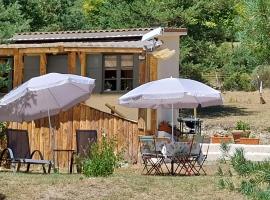 Petit studio dans la prairie，位于Saint-Auban的酒店