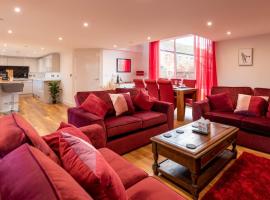 Cariad - Spacious 3 bed, group getaway Luxury Cottage with Private Hot Tub，位于登比的豪华酒店