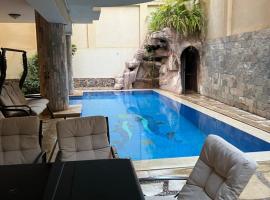 The GlassHouse Pool，位于开罗的度假屋